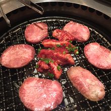 上タン塩と下駄カルビ