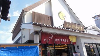 一口サイズの栗蒸し羊羹あり。