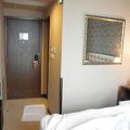 部屋は狭いが立地条件は良いホテル