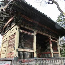 色も剥がれ落ちてボロボロです・・・