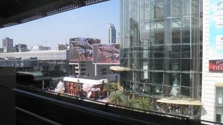 プラットフォームが二層になっている