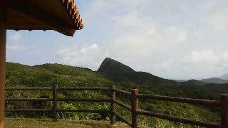 マーペー岳の頂上が間近に見えます