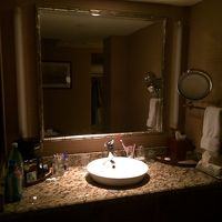 大きな洗面台　女性２人でもゆとり