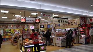 空港内でお買物に便利なショップです