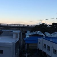 お部屋と天気によっては海の向こうの富士山がみえます。