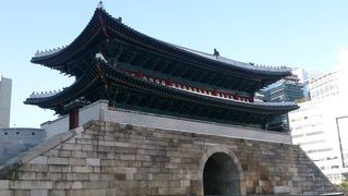 重厚感ある楼閣も以前同様に復元されました