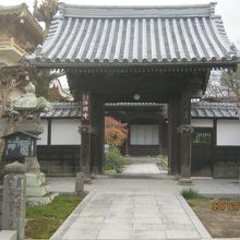 静かな落ち着いた寺でした。