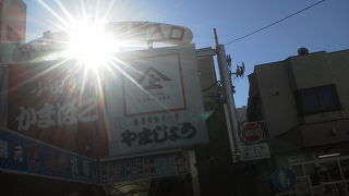 正月は混雑してます、が仲見世よりは少しまし