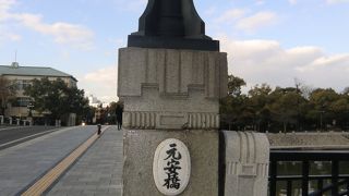 原爆ドーム全体が見えます