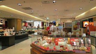 人気和菓子店が揃っています