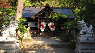 春日山城内の神社