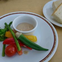 セットメニューのサラダ