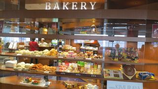 12番ゲート近くにある老舗パン屋さん