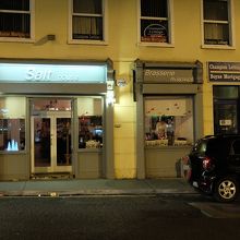 見た目は古くて小さいブラセリーでも、接客と食事はすばらしい。