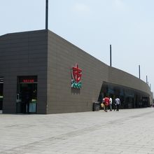 渡し船フェリー乗り場はこの塔の近く