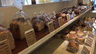 静かなベーカリーです