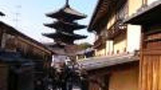 街に溶け込む五重塔