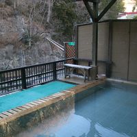 男鹿川に面した露天風呂