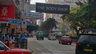 午前中でも結構な人出です。