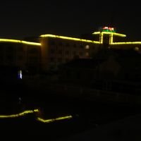 ぼけぼけですが、夜はこんな感じ。やっぱりモーテル？？