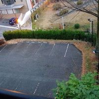 部屋から見た駐車場の様子です。