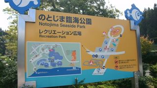 七尾北湾に面した広い公園