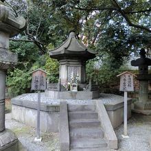 秀忠はお江の宝塔に合祀されている。