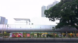 靴屋や洋服屋が多いです