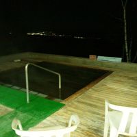 「木の湯」露天風呂。佐久平の夜景が綺麗です。