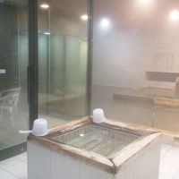 「木の湯」内湯です。サウナもあります。