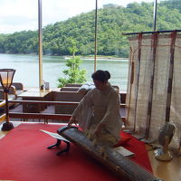 琴の音色がおもてなしの心を伝えます