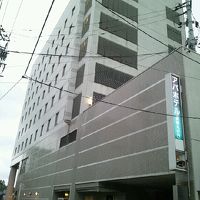 横の駐車場側から見たところです。