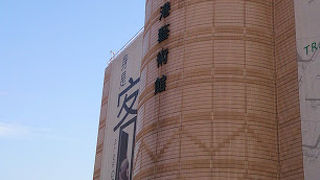 スターフェリー乗り場のすぐ隣