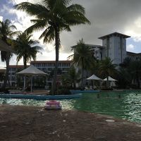 ホテル前のプール