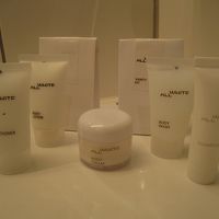 アメニティも白で統一