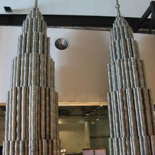 銅でできたツインタワー