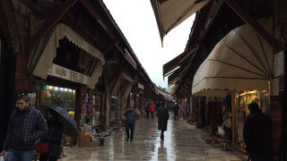 落ち着いて買い物したい方にはオススメのバザールです。