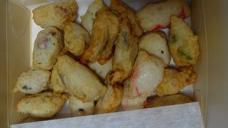 チーズ棒や小さいさつま揚げのような天ぷらがおいしい