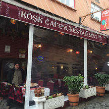 かなり広いレストランでした。