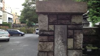 大通りに面したお寺