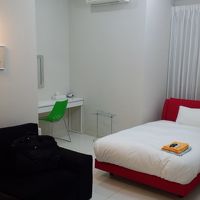 白でリニューアルされた北欧風の２５平米の禁煙のツインルーム