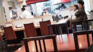 宣伝通り，街の中華料理屋さんです．