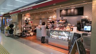 オシャレギフトなども揃うカフェ