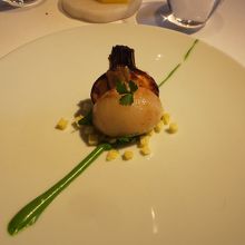 低温で4時間じっくりグリルした蕪は甘いのに歯ごたえもある定番