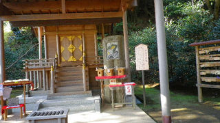 反鎌倉幕府側の人物を祀る