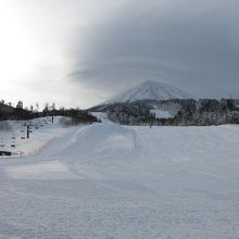 御嶽を望むゲレンデ