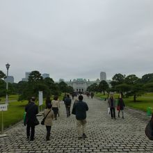 敷地内に入りました．