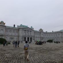 近田立派な建物があるんですね．