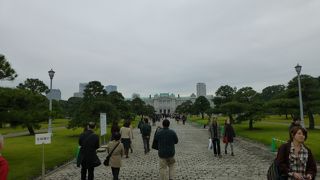 前庭の一般公開に行ってきました．