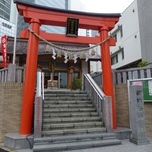 階段を上がります．